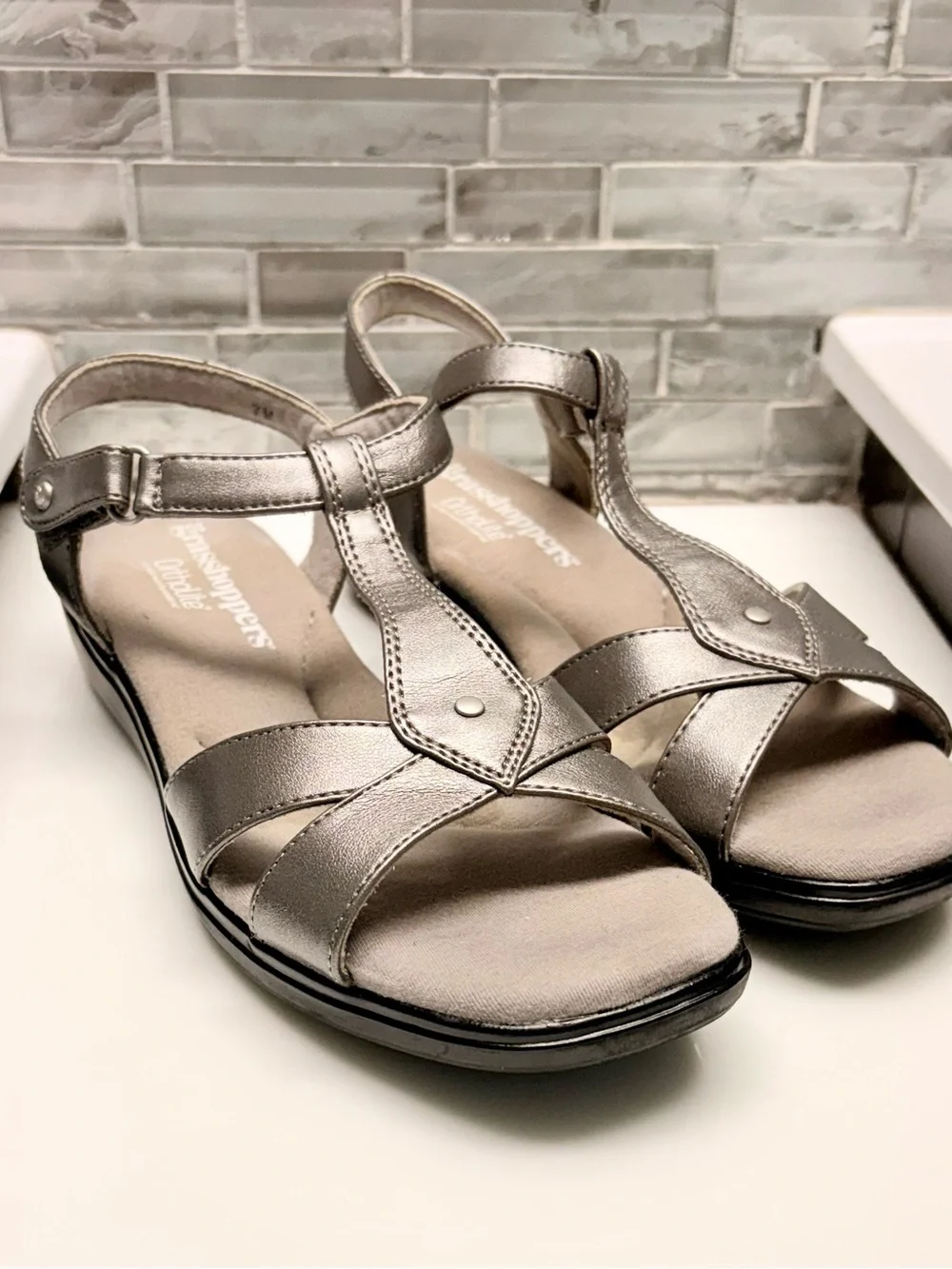 Grasshoppers Rose Women Sandal Pewter Silver Metallic Ortholite Strappy NWOT